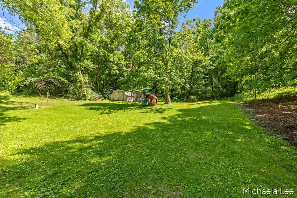 13086 Grand River Drive SE Lowell Charter Township MI 49331