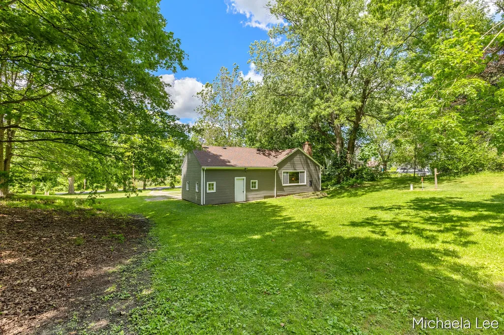 13086 Grand River Drive SE Lowell Charter Township MI 49331