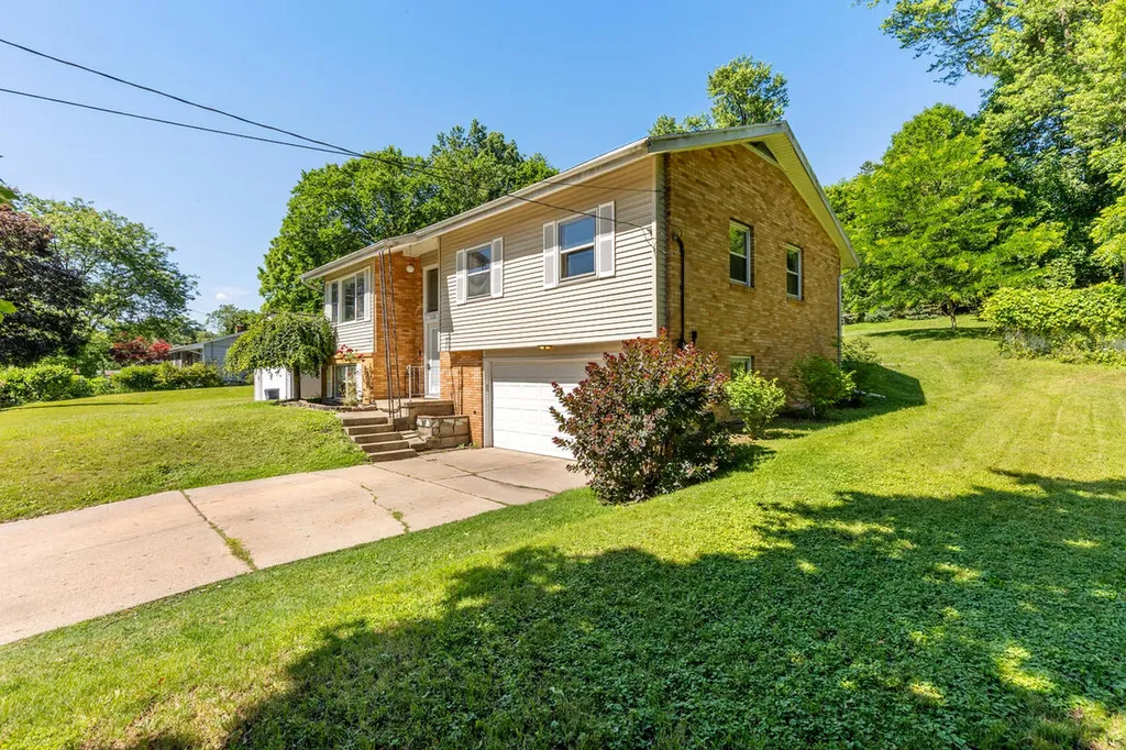 1133 Dick Avenue NW Grand Rapids City MI 49504
