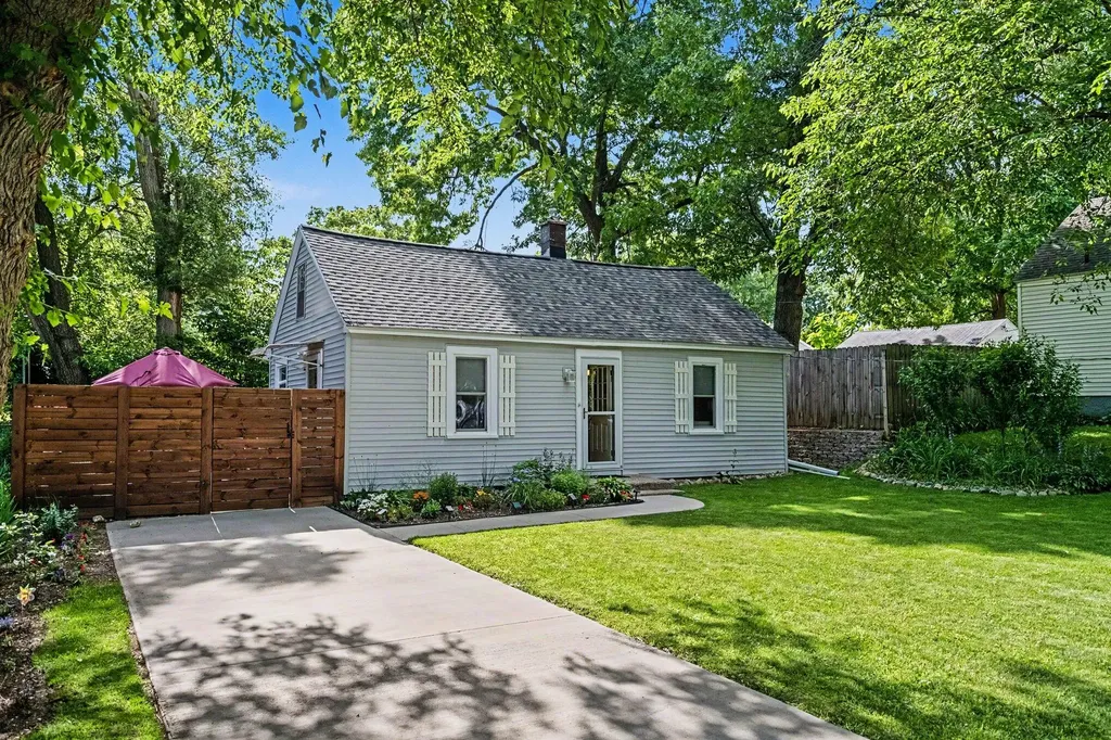 2628 Longstreet Avenue SW Wyoming City MI 49509