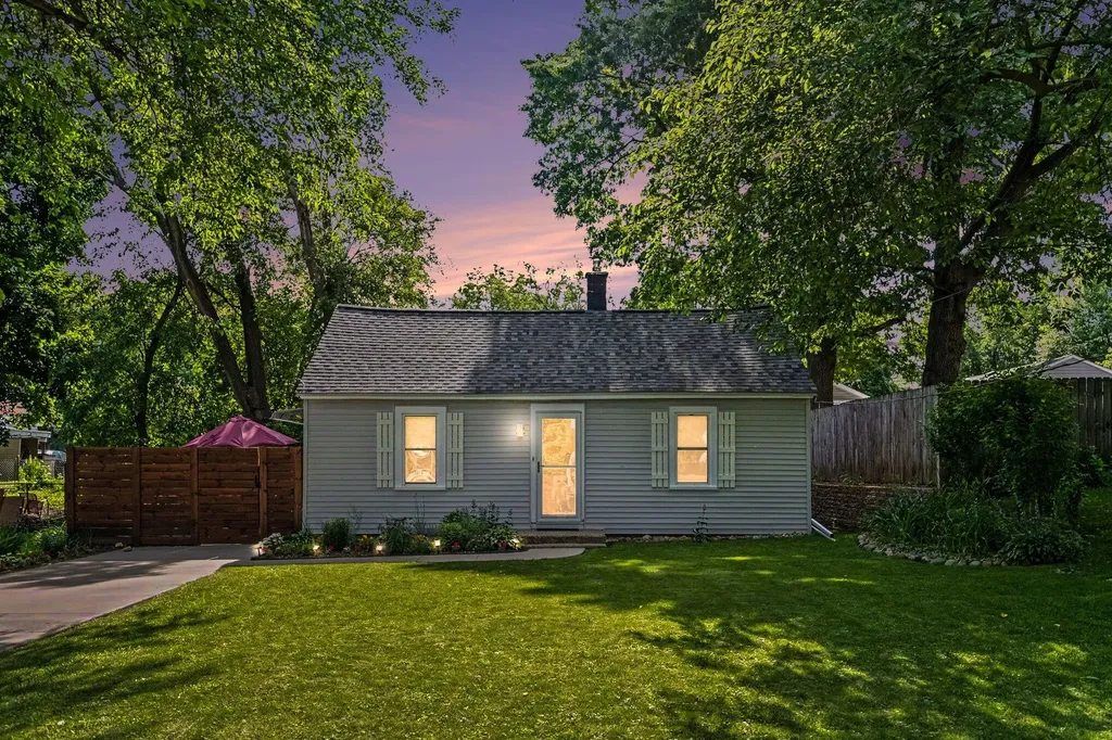 2628 Longstreet Avenue SW Wyoming City MI 49509