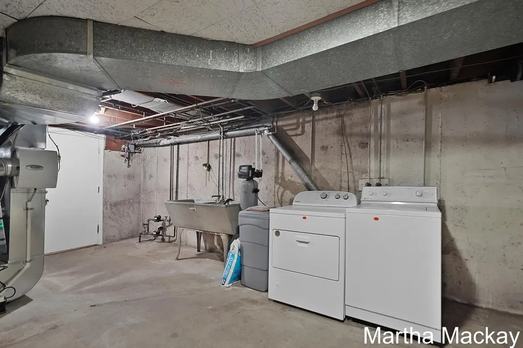 140 Krause Street NE Rockford City MI 49341