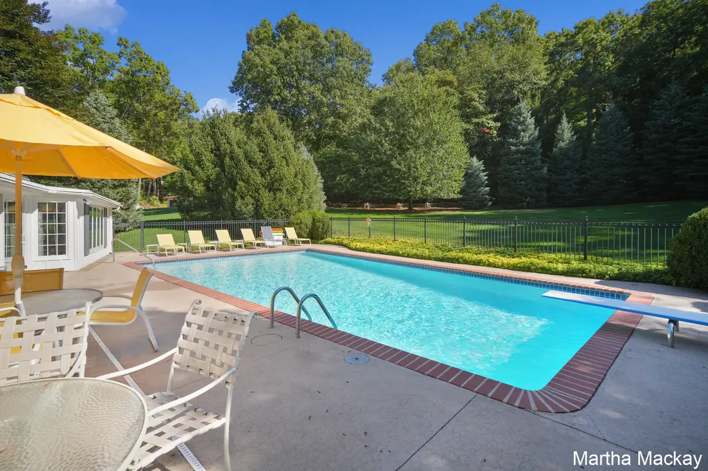 140 Krause Street NE Rockford City MI 49341