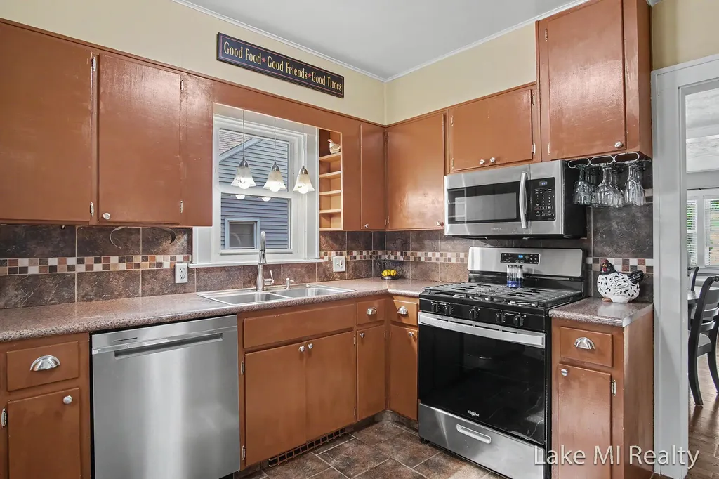 3639 Burlingame Avenue SW Wyoming City MI 49509