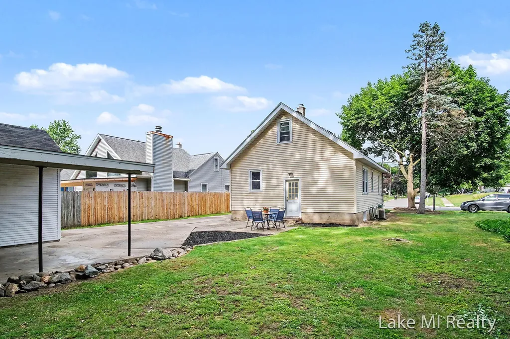 3639 Burlingame Avenue SW Wyoming City MI 49509