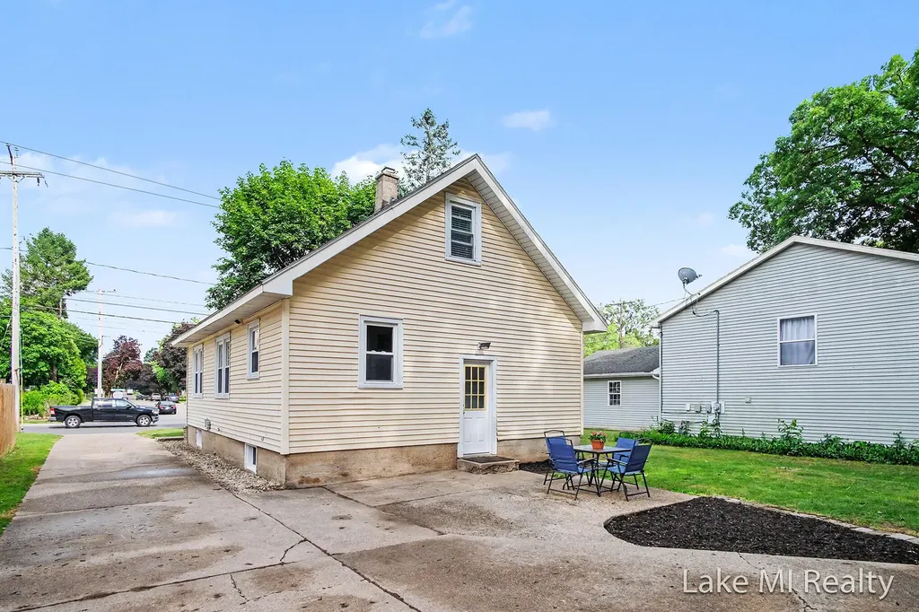 3639 Burlingame Avenue SW Wyoming City MI 49509