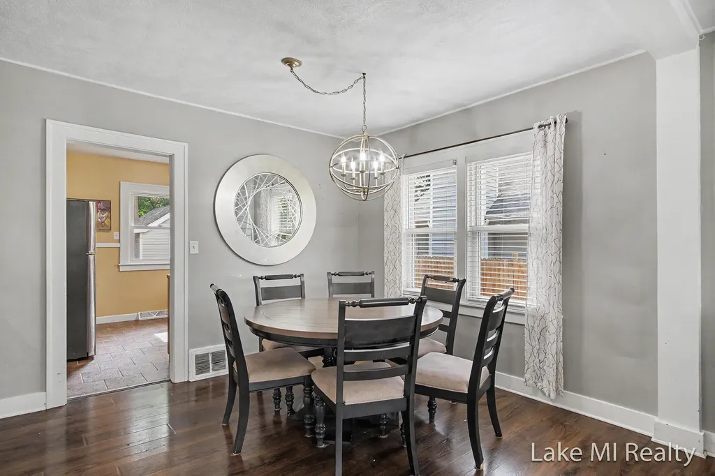 3639 Burlingame Avenue SW Wyoming City MI 49509