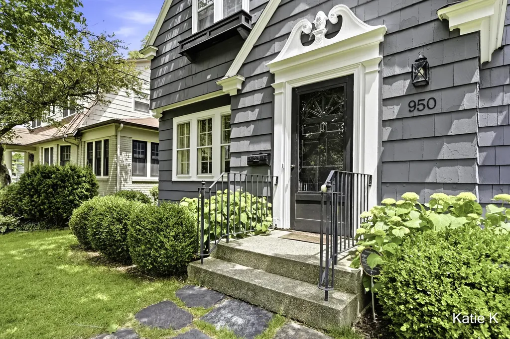 950 Orchard Avenue SE East Grand Rapids City MI 49506