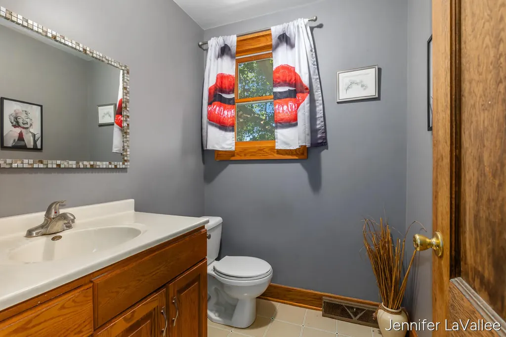 17 Burr Oak Street NE Grand Rapids City MI 49505