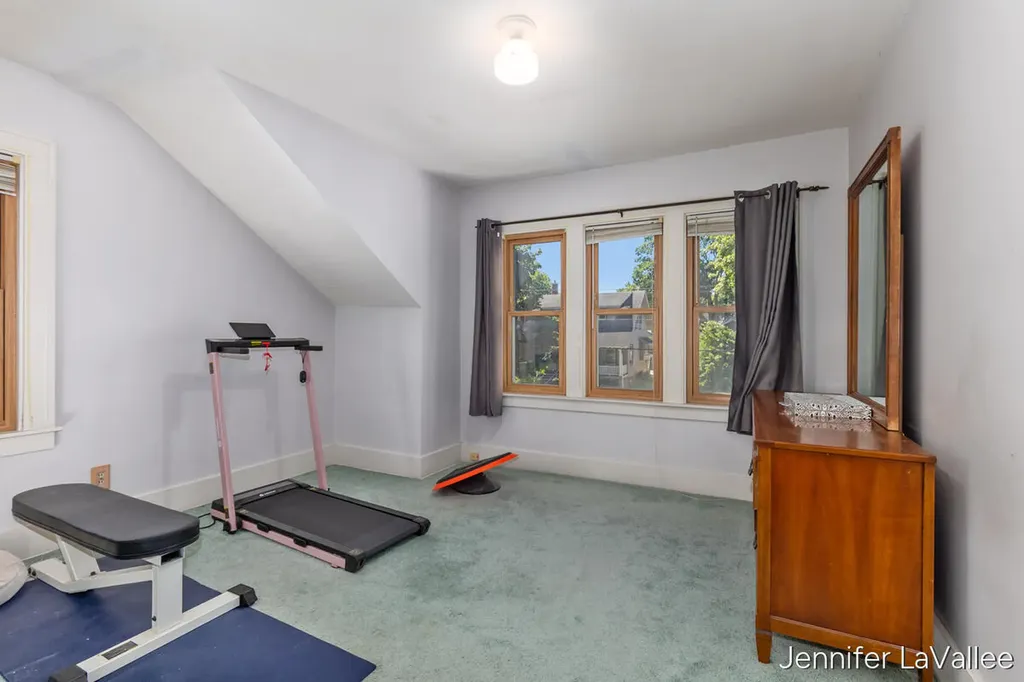 17 Burr Oak Street NE Grand Rapids City MI 49505