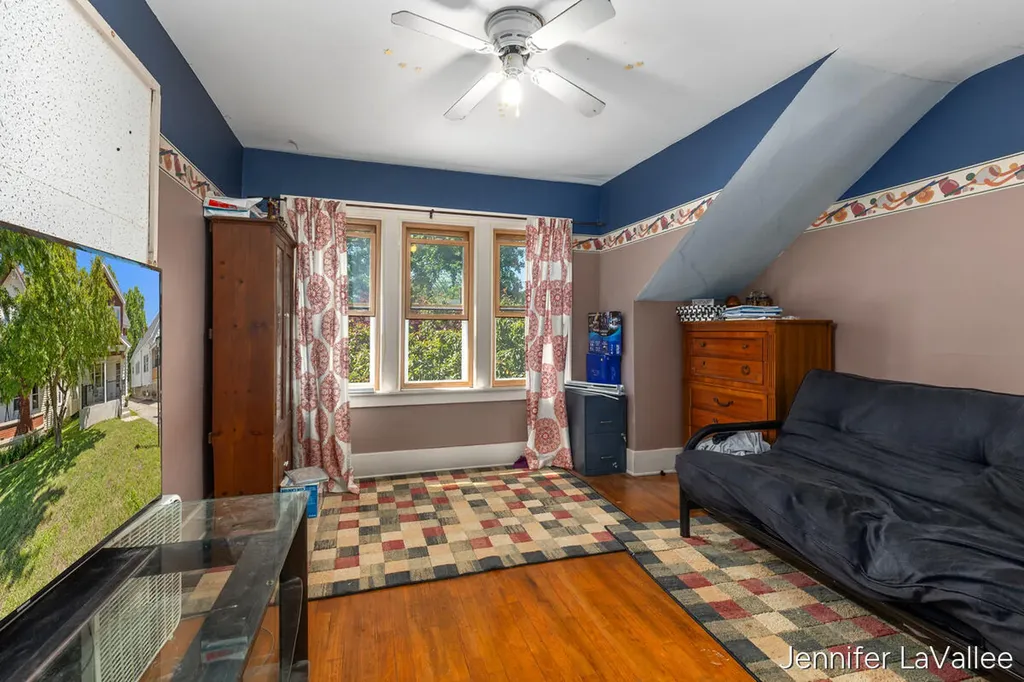17 Burr Oak Street NE Grand Rapids City MI 49505