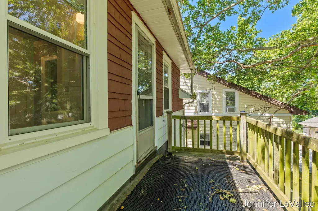 17 Burr Oak Street NE Grand Rapids City MI 49505