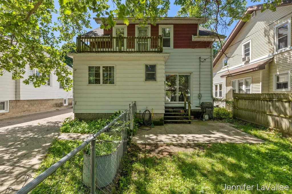 17 Burr Oak Street NE Grand Rapids City MI 49505