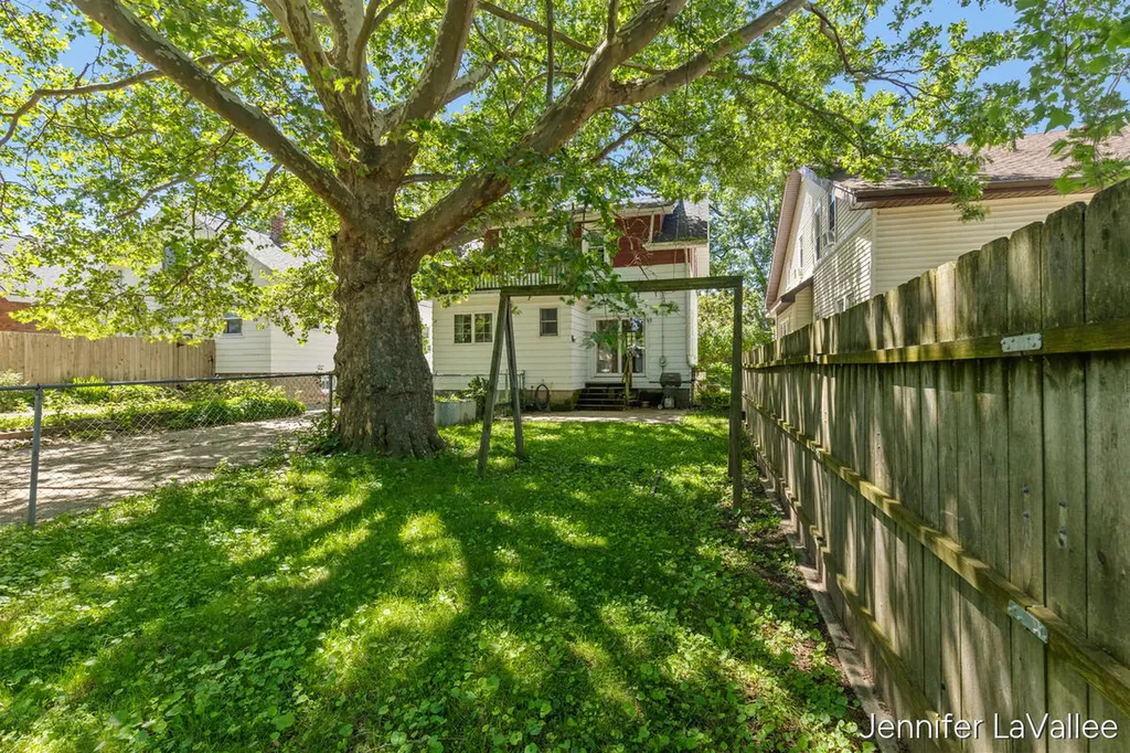 17 Burr Oak Street NE Grand Rapids City MI 49505