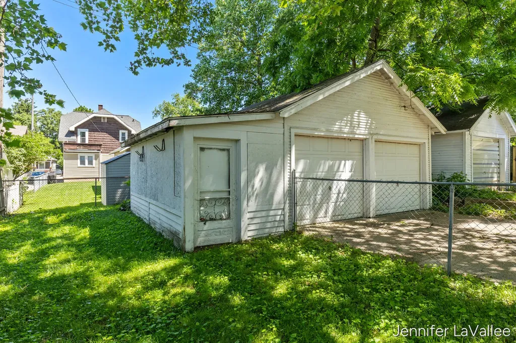 17 Burr Oak Street NE Grand Rapids City MI 49505