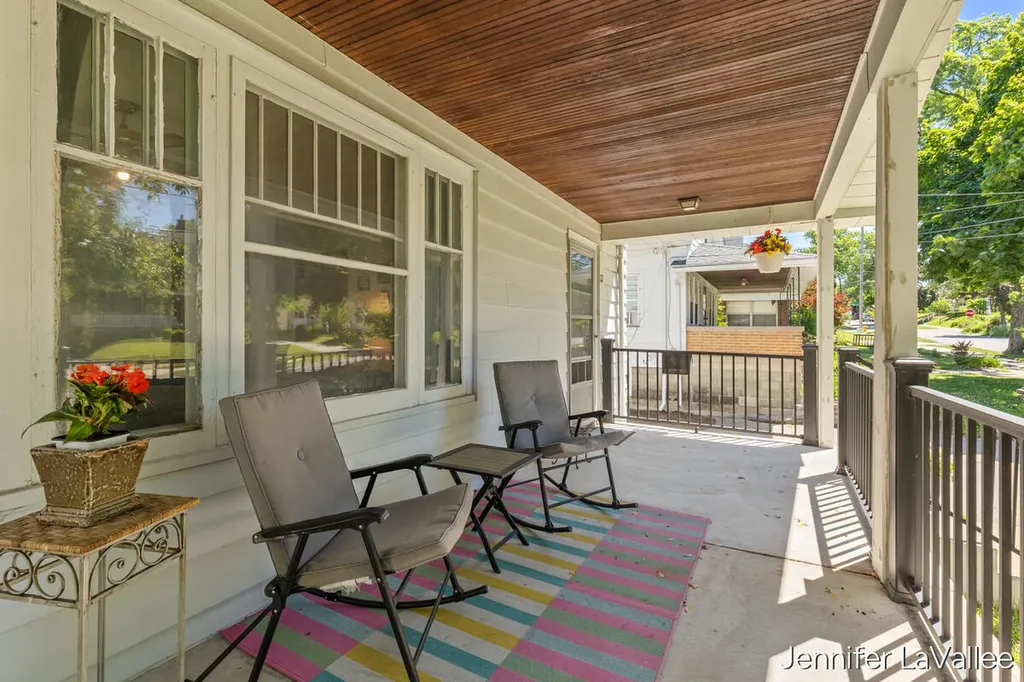 17 Burr Oak Street NE Grand Rapids City MI 49505