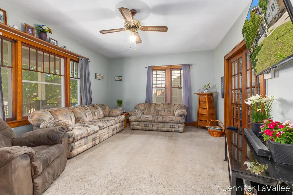 17 Burr Oak Street NE Grand Rapids City MI 49505