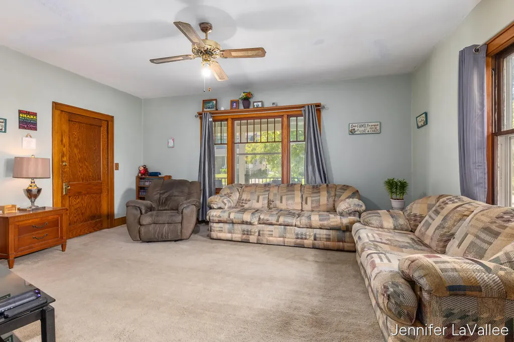 17 Burr Oak Street NE Grand Rapids City MI 49505