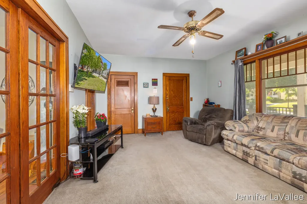 17 Burr Oak Street NE Grand Rapids City MI 49505