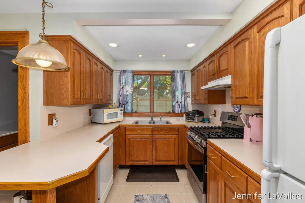17 Burr Oak Street NE Grand Rapids City MI 49505