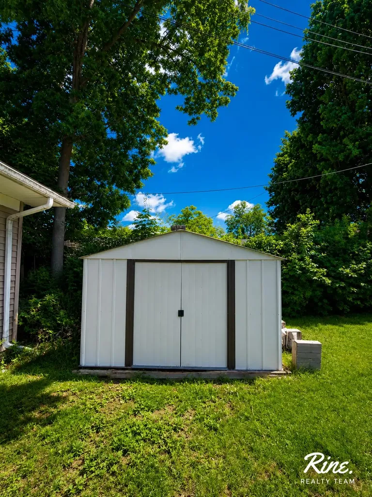 2709 Belaire Drive Lansing City MI 48911