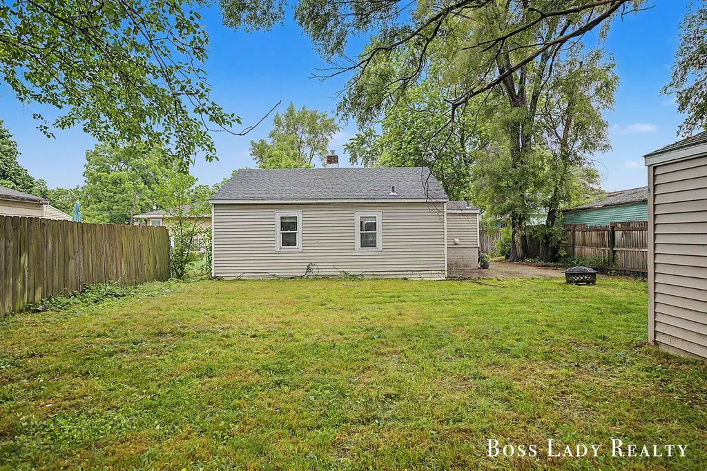 1220 Beechwood Street NE Grand Rapids City MI 49505