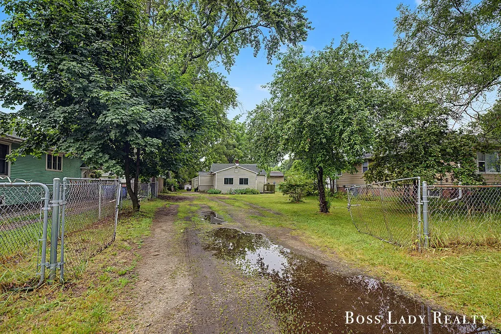 1220 Beechwood Street NE Grand Rapids City MI 49505