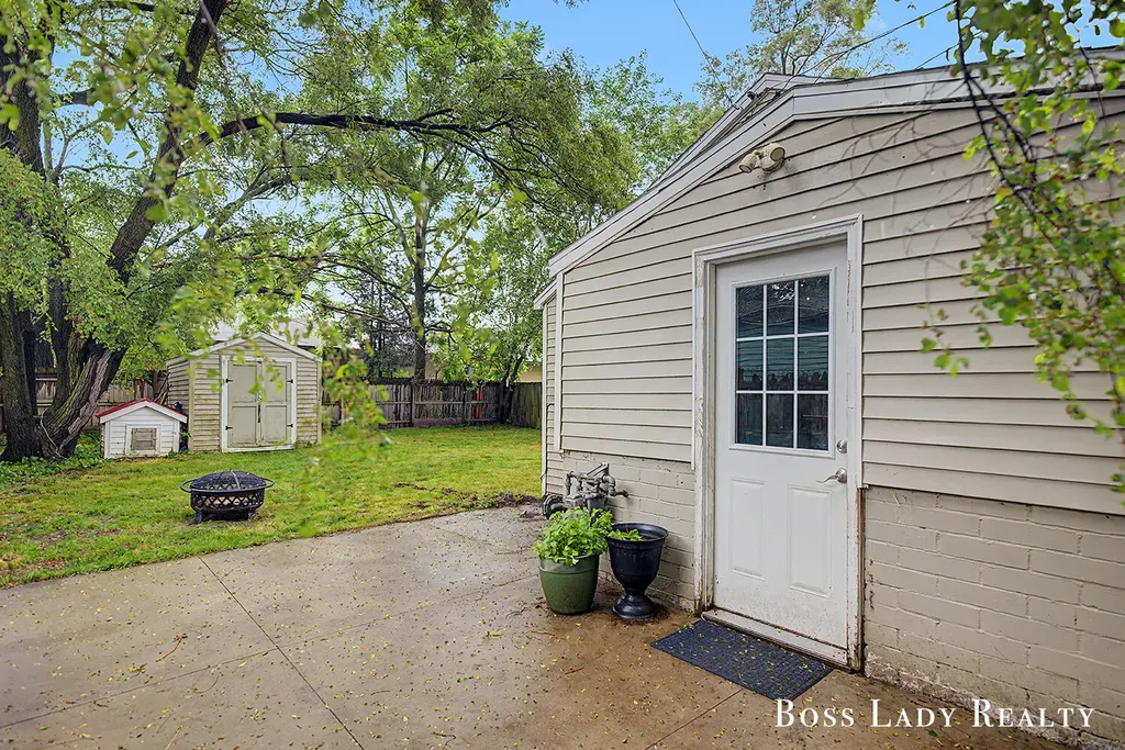 1220 Beechwood Street NE Grand Rapids City MI 49505