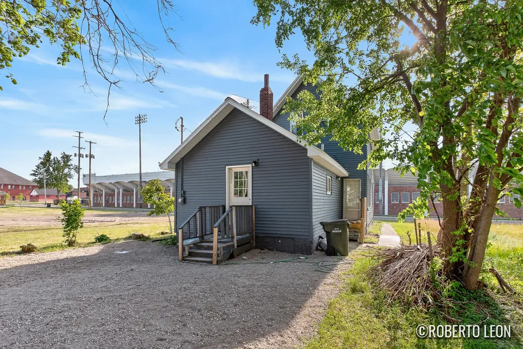 1380 Sanford Street Muskegon City MI 49441