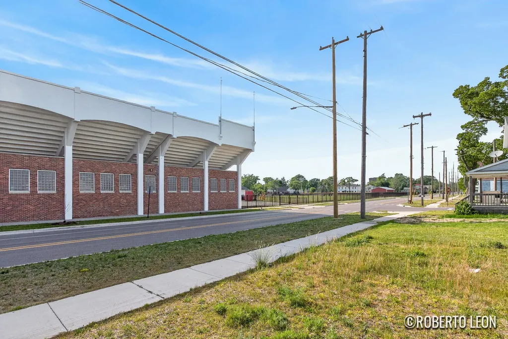1380 Sanford Street Muskegon City MI 49441