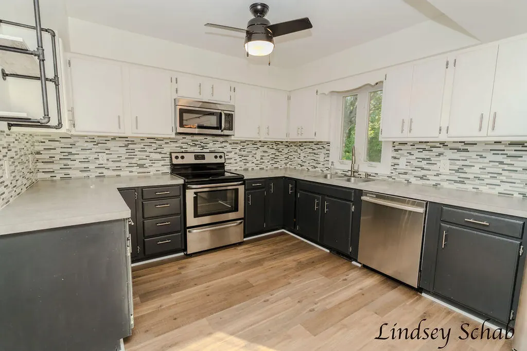 3243 Royal Oak Road Roosevelt Park City MI 49441