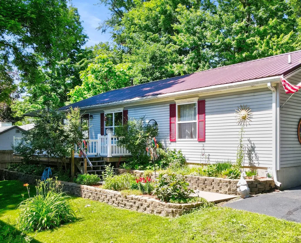 6859 Paradise Park Boston Township MI 48881