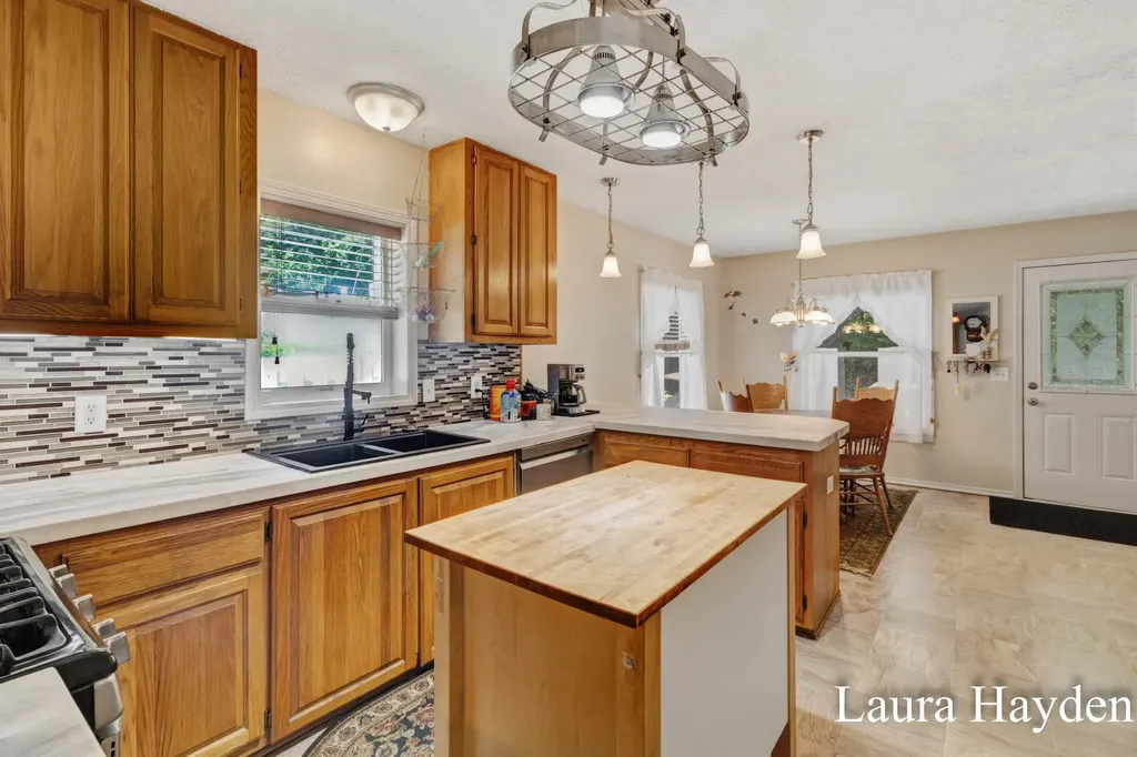 6859 Paradise Park Boston Township MI 48881