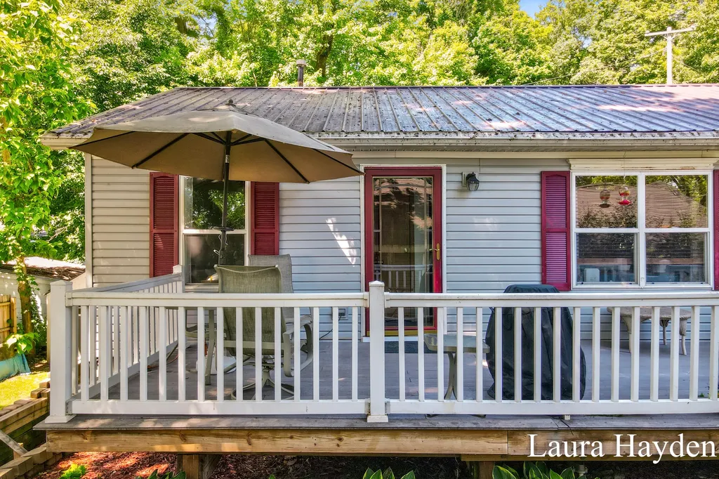 6859 Paradise Park Boston Township MI 48881