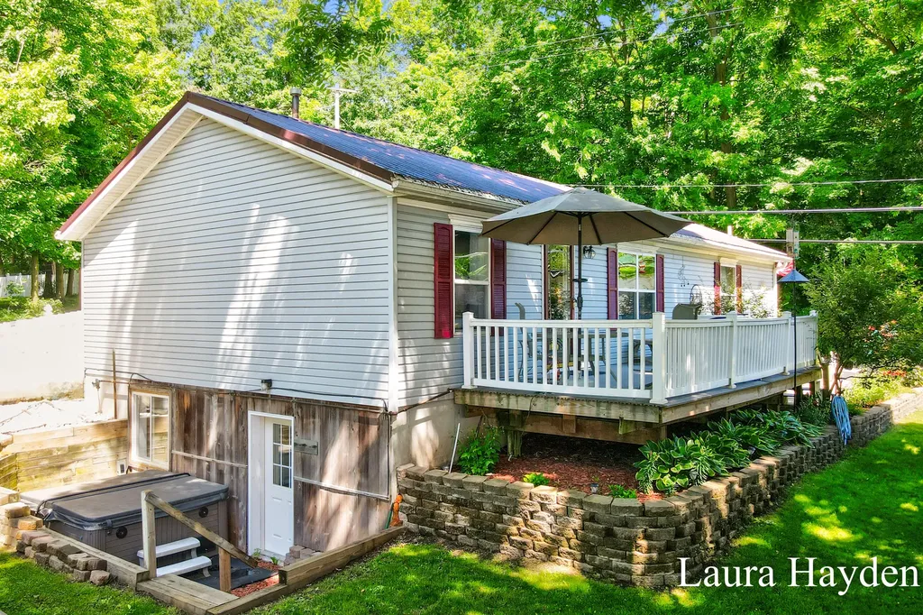 6859 Paradise Park Boston Township MI 48881
