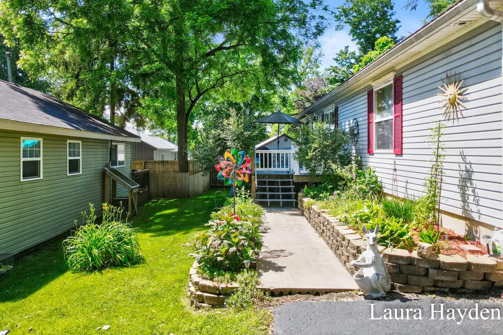 6859 Paradise Park Boston Township MI 48881