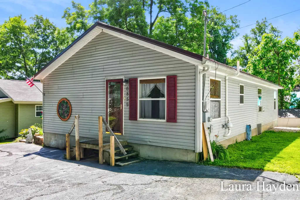6859 Paradise Park Boston Township MI 48881