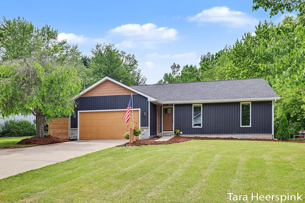 6237 Arroyo Vista Drive NE Cannon Township MI 49341