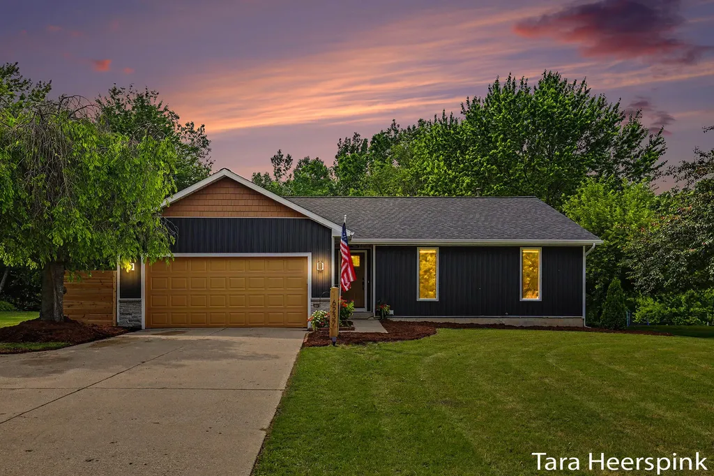 6237 Arroyo Vista Drive NE Cannon Township MI 49341