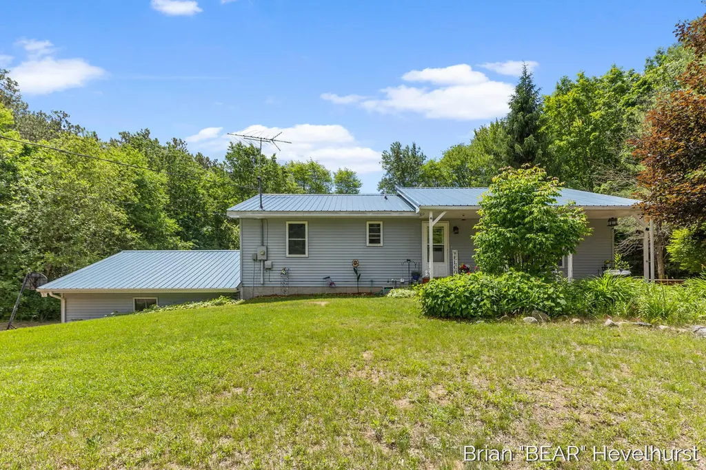 18249 8 Mile Road Mecosta Township MI 49346