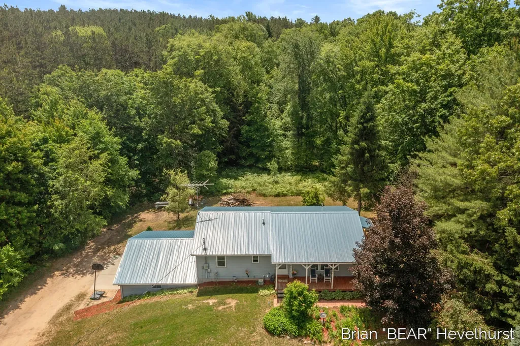 18249 8 Mile Road Mecosta Township MI 49346