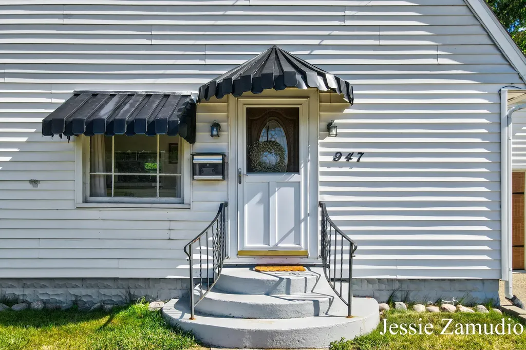 947 Lyon Street NE Grand Rapids City MI 49503