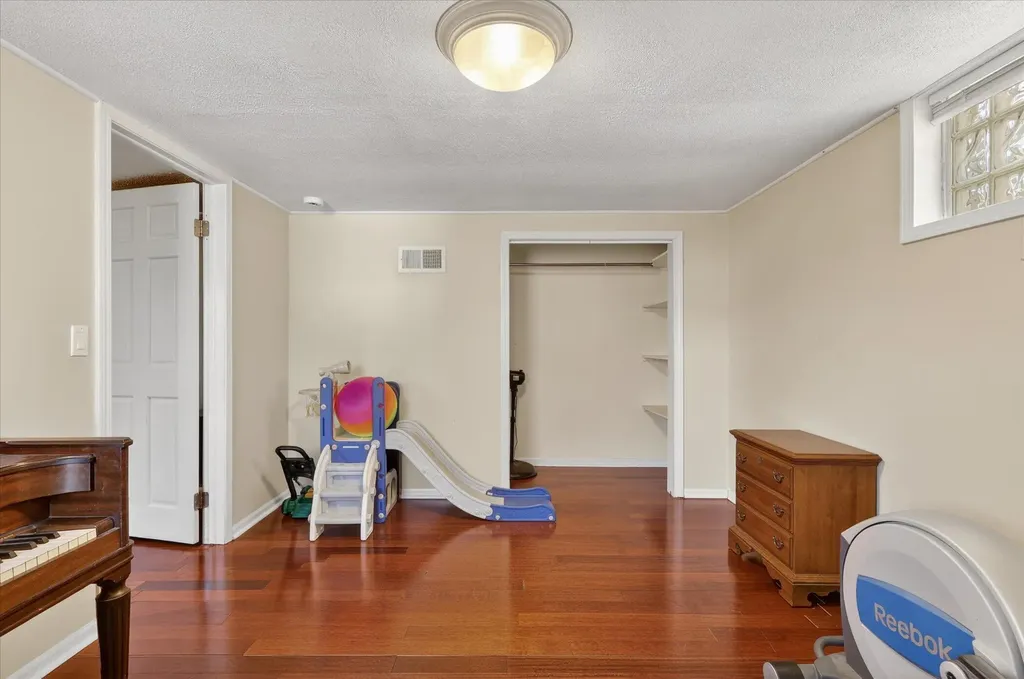 4401 Edgemont Drive SW Wyoming City MI 49519