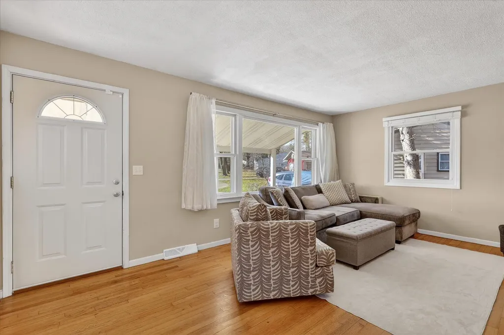 4401 Edgemont Drive SW Wyoming City MI 49519