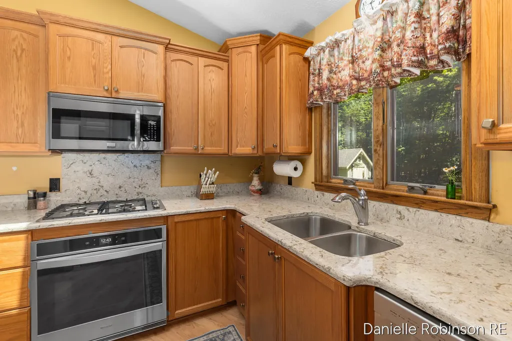 4260 Niles Avenue Park Township MI 49424