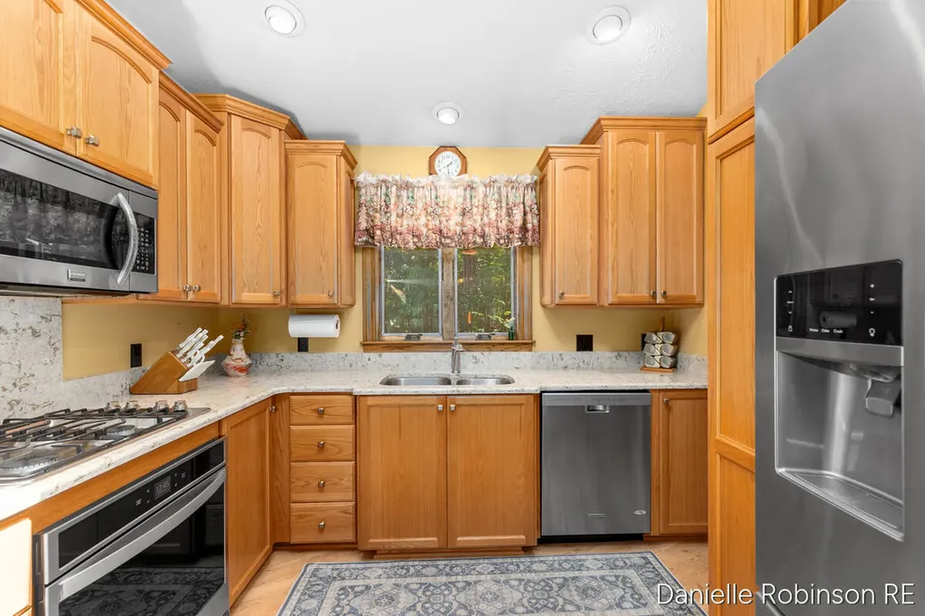 4260 Niles Avenue Park Township MI 49424