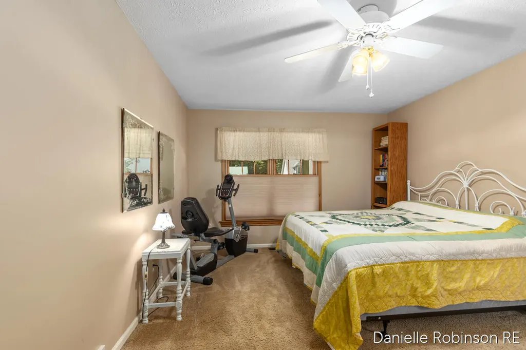 4260 Niles Avenue Park Township MI 49424