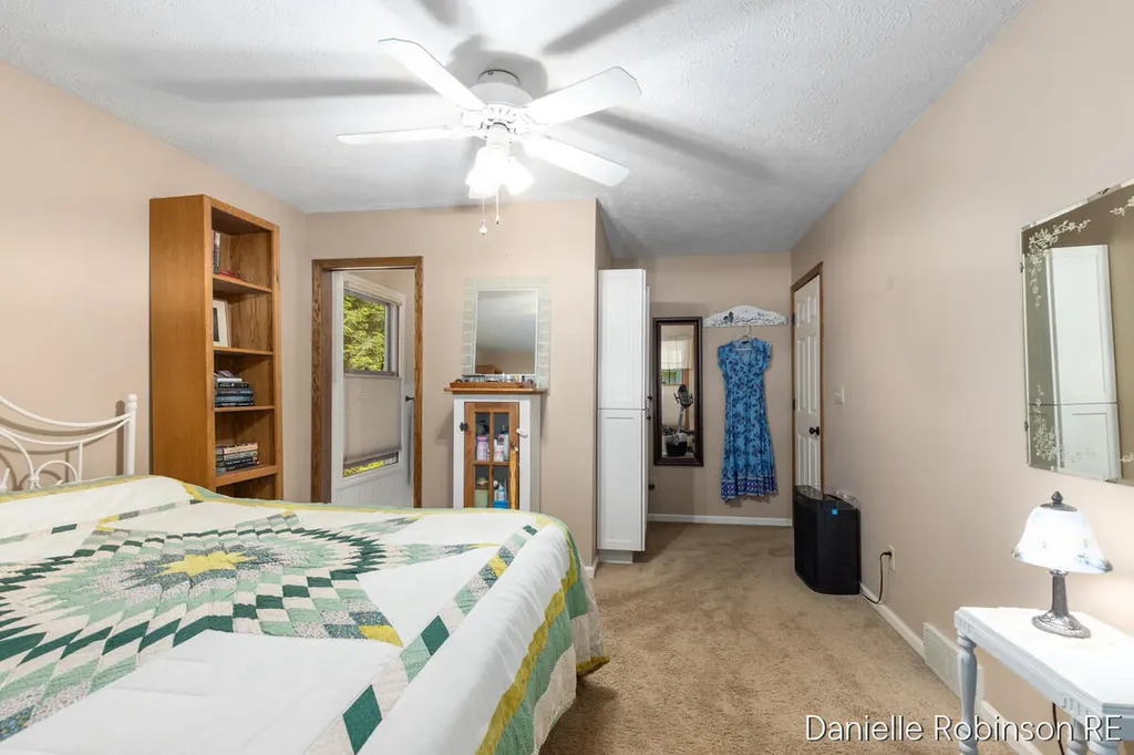 4260 Niles Avenue Park Township MI 49424