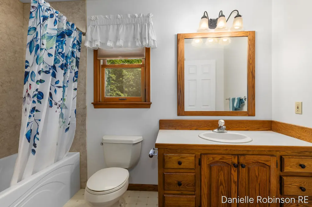 4260 Niles Avenue Park Township MI 49424