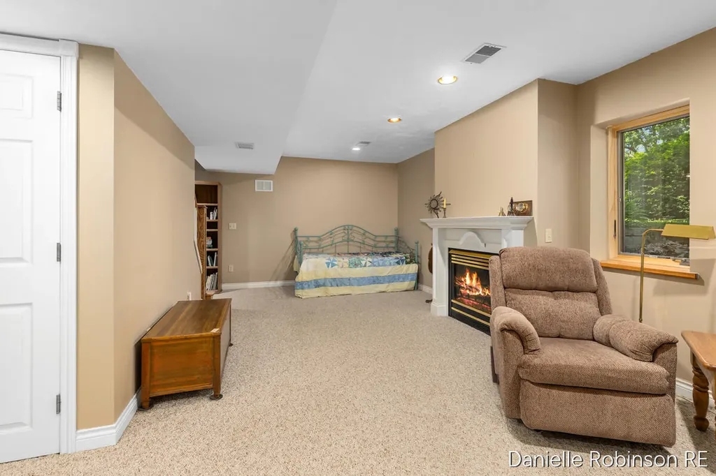 4260 Niles Avenue Park Township MI 49424